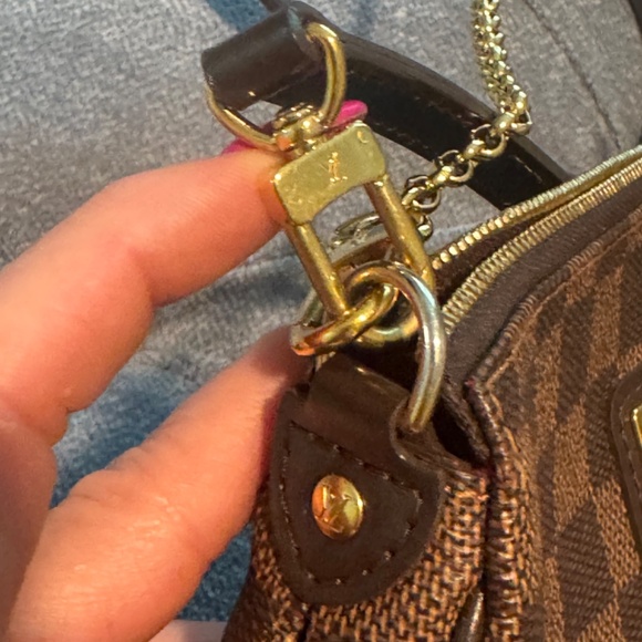 Louis Vuitton Damier Eva pochette with Strap. - Picture 10 of 10